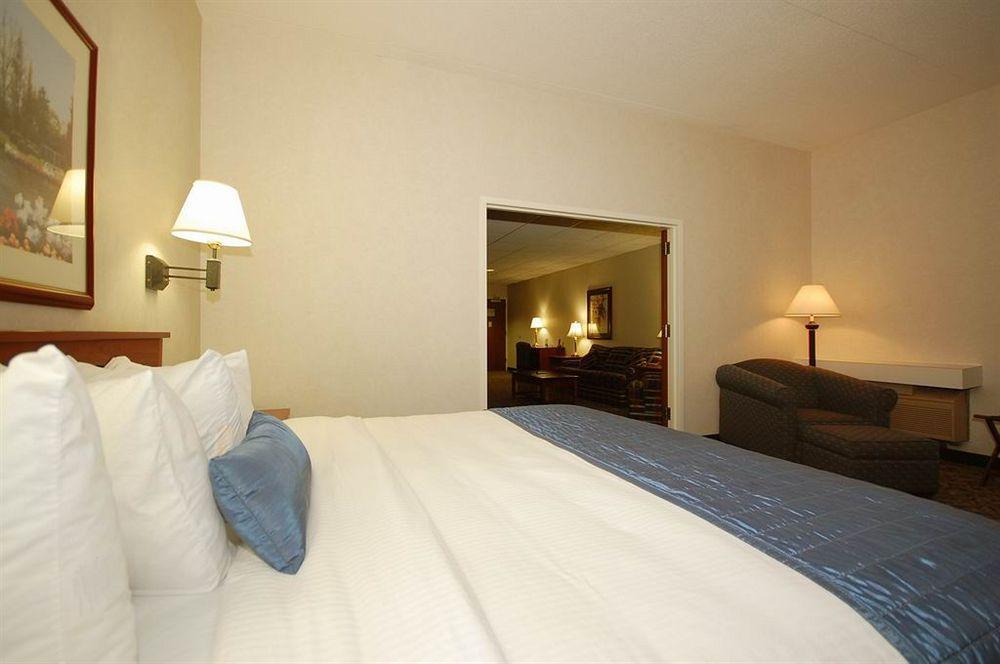 Baymont By Wyndham Airport Hotel Des Moines