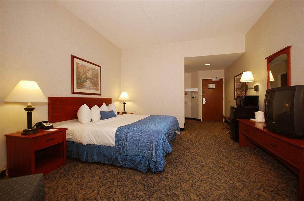 Baymont By Wyndham Airport Hotel 3*