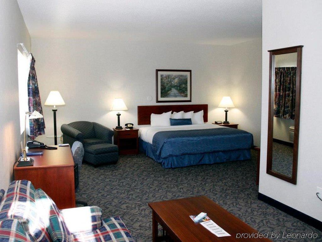 Baymont By Wyndham Airport Des Moines