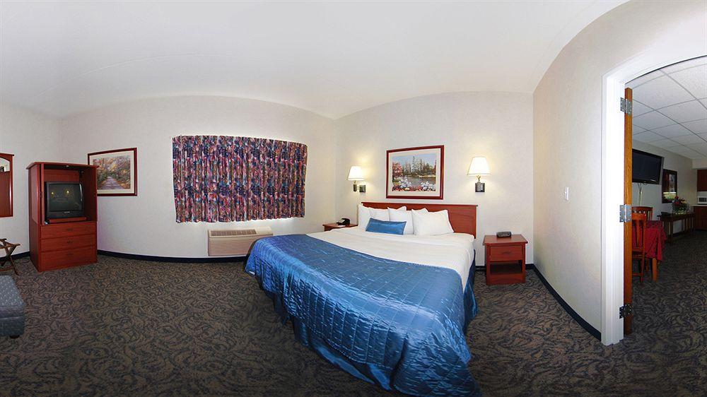 Baymont By Wyndham Airport Des Moines